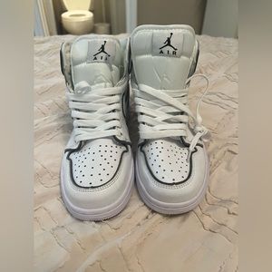 Never worn air Jordan’s Womens size 8